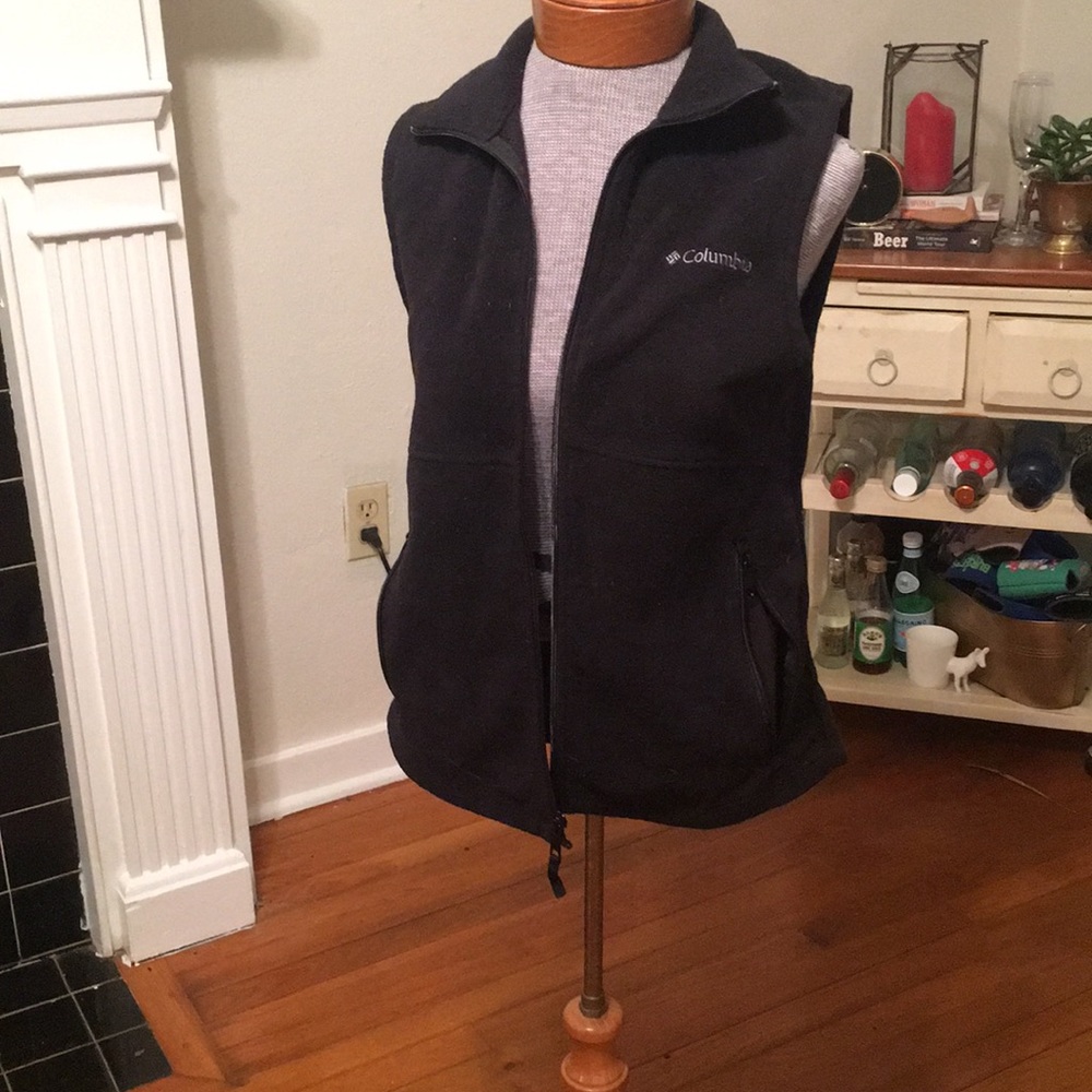 Black fleece Columbia vest